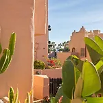 Apartman 2br Coastal Escape With Pool And Private Terrace *