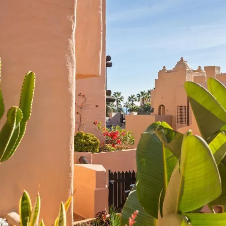 Apartament 2br Coastal Escape With Pool And Private Terrace *